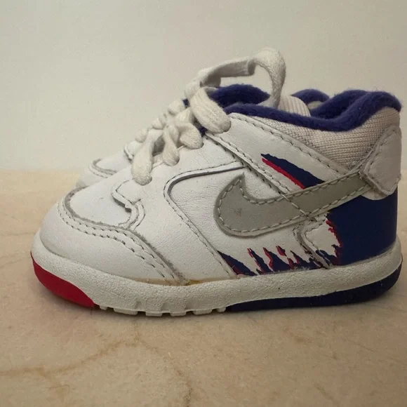 VINTAGE Rare Nike Kids Sneakers Trio - Blue, Red, White - Picture 4 of 5